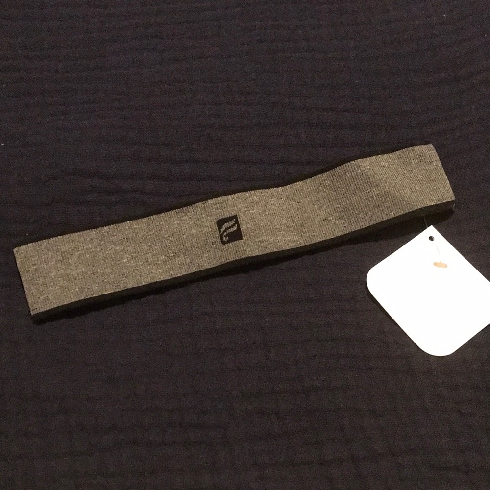 NWT Fabletics Headband, gray with black trim OS